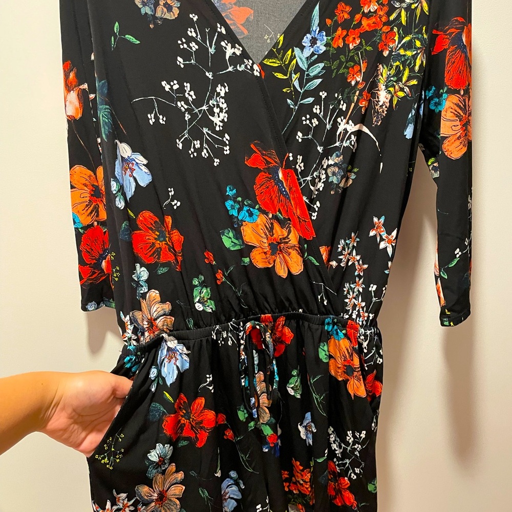 Long Sleeve Black and Floral Romper. Size Large. Stitch Fix. Has Pockets!